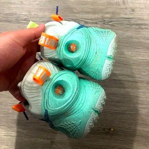 Nike cosmic unity, good condition just need a little cleaning. Used 3 times